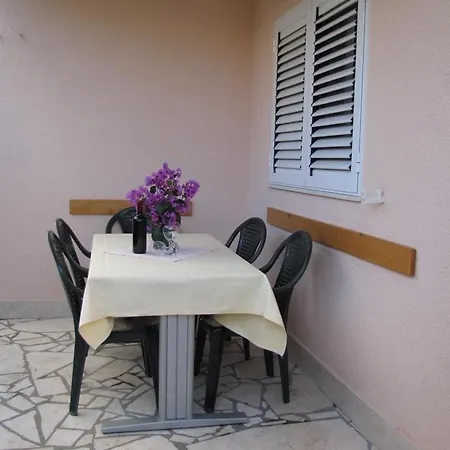 In Rogoznica With Terrace, Air Conditioning, Wi-fi, Washing Machine דירה *