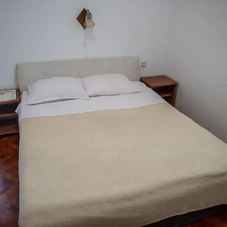 In Rogoznica With Terrace, Air Conditioning, Wi-fi, Washing Machine דירה *
